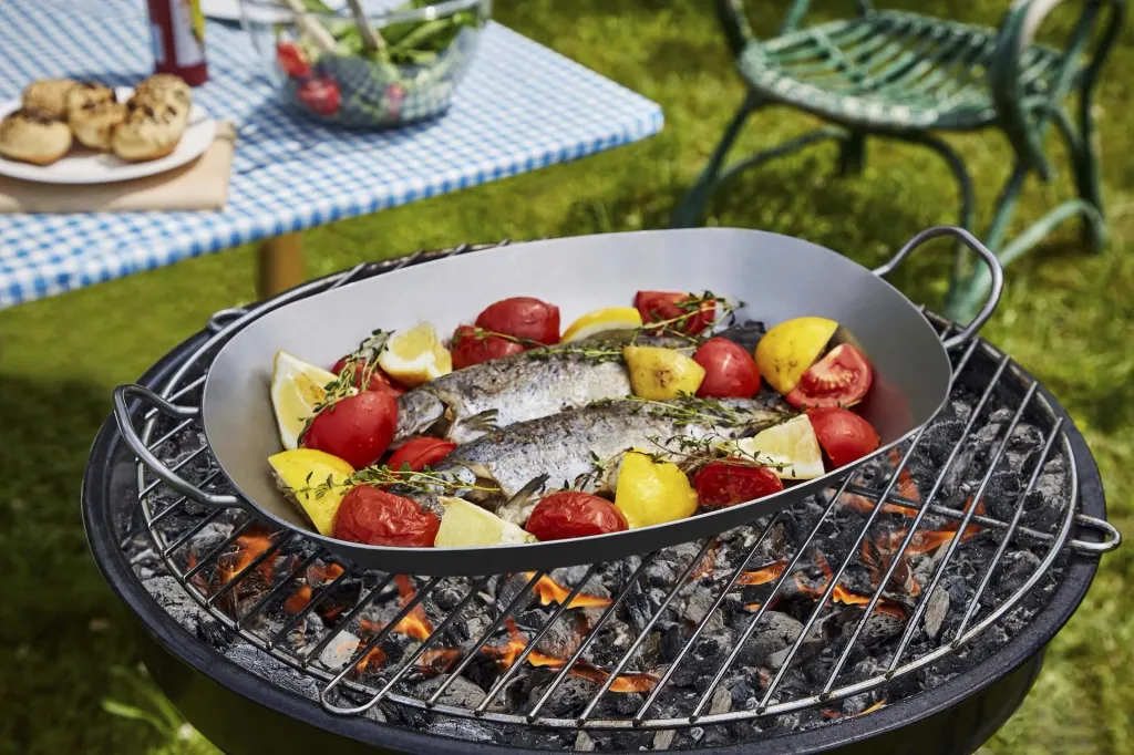 Iron pan with handles oval, 37.5 cm