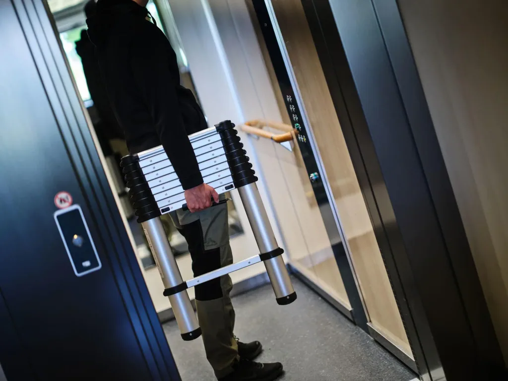 Telescopic leaning ladder, AHW -Compastep XL, 3.8 meters, with stabilizer